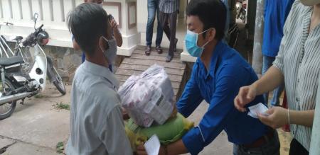 CƠ SỞ PHƯỚC GIÀU PHÁT QUÀ TỪ THIỆN CƠ SỞ PHƯỚC GIÀU PHÁT QUÀ TỪ THIỆN