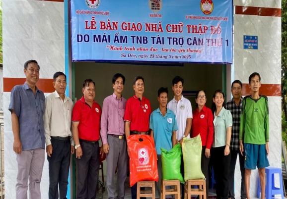 HỘI CHỮ THẬP ĐỎ XÃ TÂN PHÚ ĐÔNG PHỐI HỢP BÀN GIAO NHÀ CHỮ THẬP ĐỎ VÀ TRAO QUÀ CHO HỘ KHÓ KHĂN TRONG “THÁNG NHÂN ĐẠO” NĂM 2025 HỘI CHỮ THẬP ĐỎ XÃ TÂN PHÚ ĐÔNG PHỐI HỢP BÀN GIAO NHÀ CHỮ THẬP ĐỎ VÀ TRAO QUÀ CHO HỘ KHÓ KHĂN TRONG “THÁNG NHÂN ĐẠO” NĂM 2025